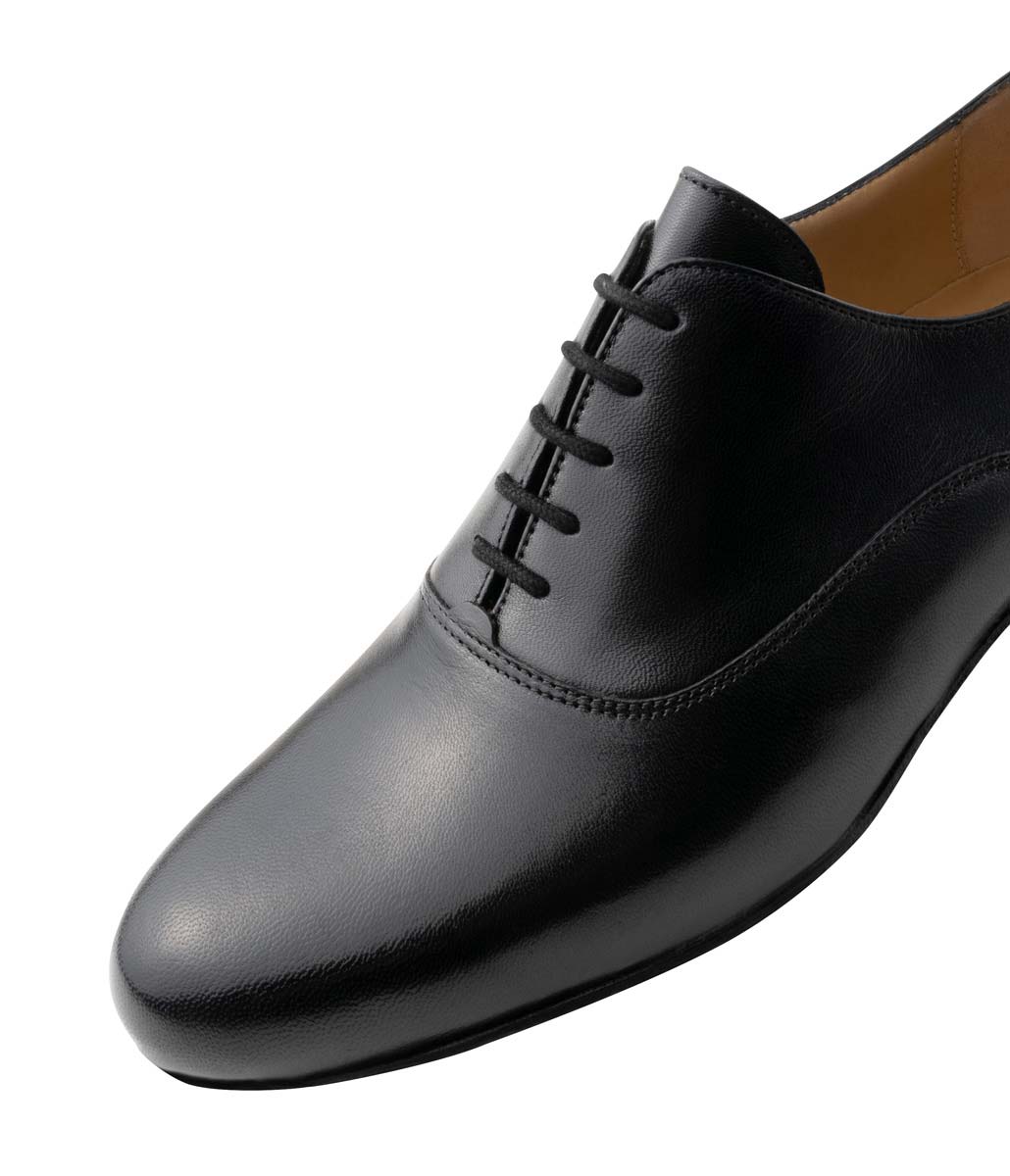 Tanzschuhe für Herren in schwarz und geschlossener Schnürung