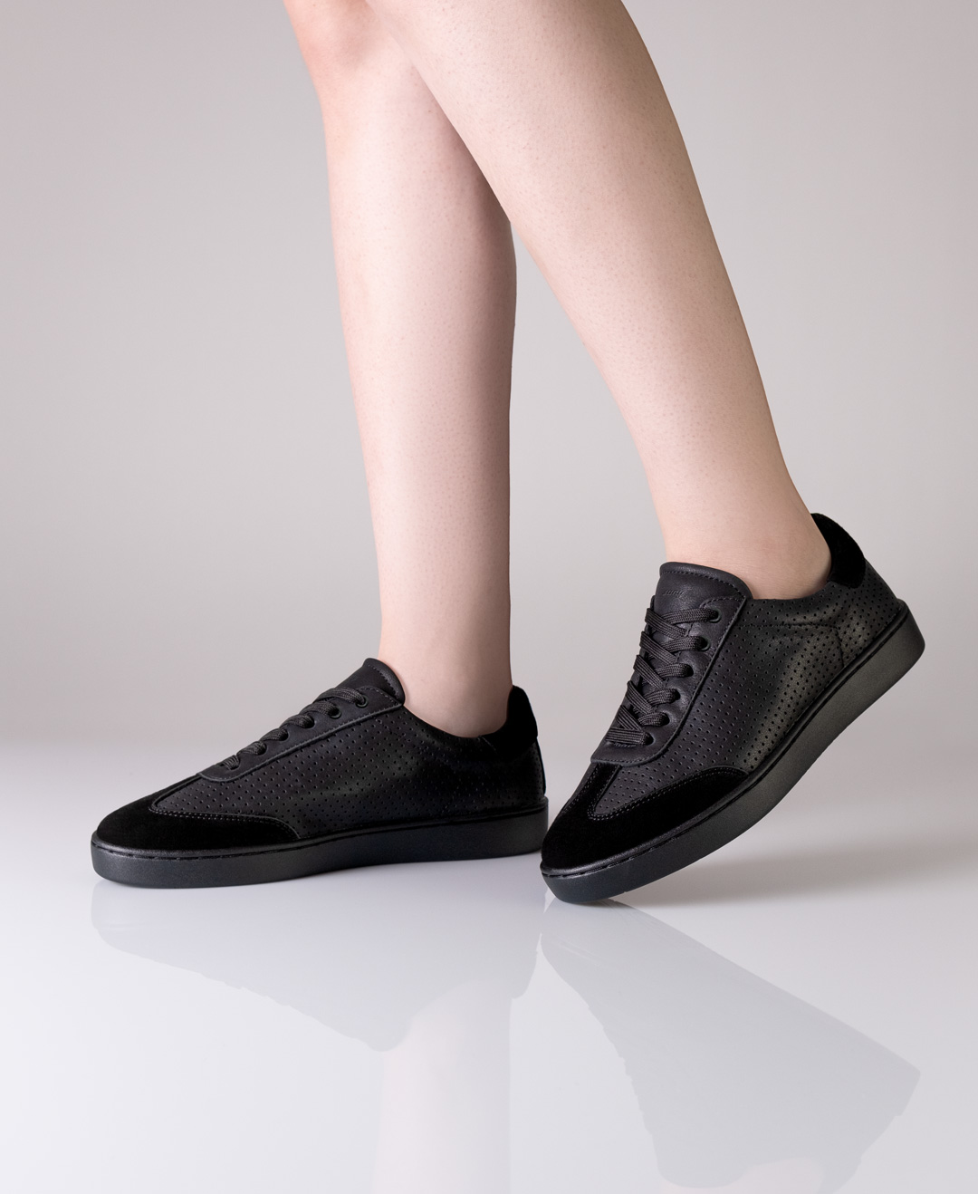 Suny Sneaker 7030 für Damen aus Vollleder in schwarz