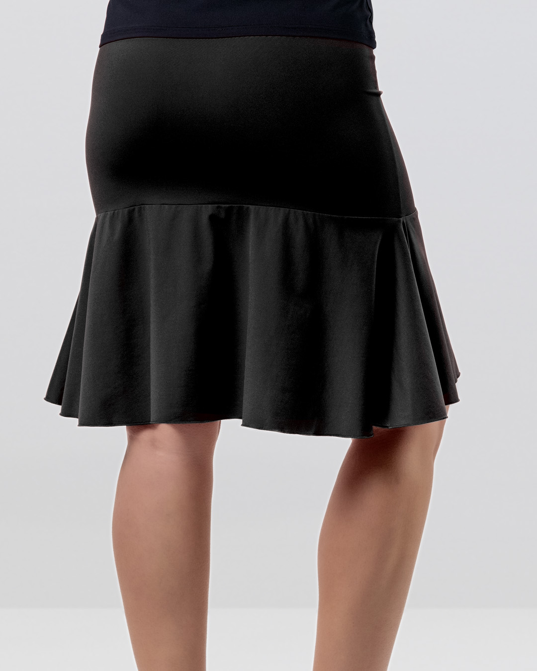 Rückansicht von Tanzrock Viva von Werner Kern mit Volant