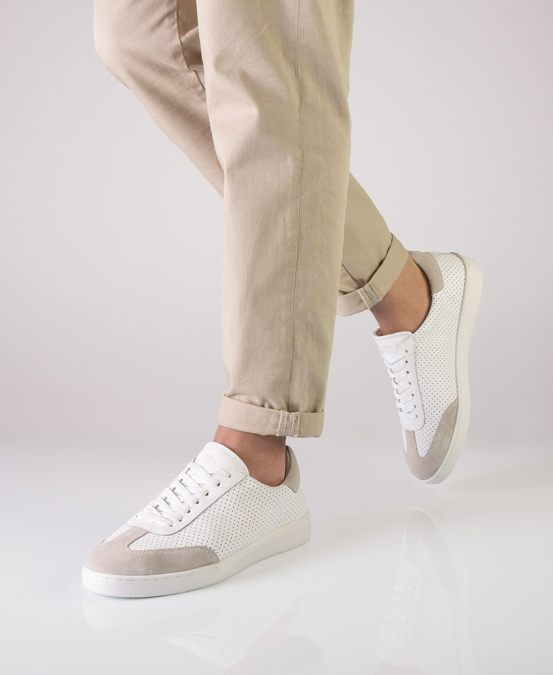Sneaker 7420 Herren Tanzsneaker in weißem Nappaleder mit weißer PU Sohle für perfektes Drehen und Gleiten.