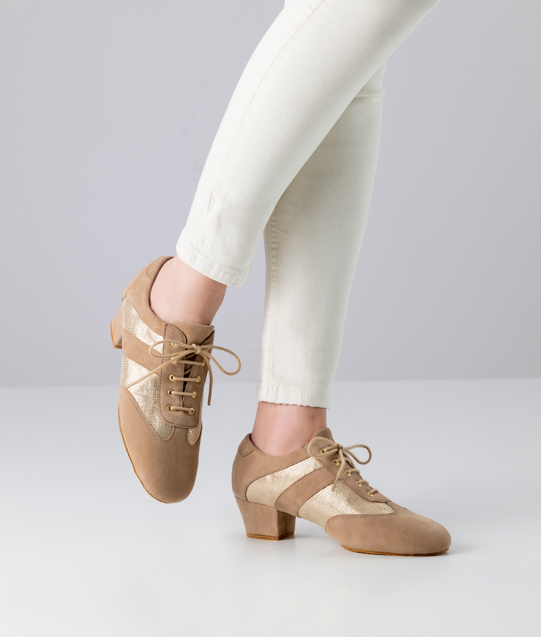 Sandrine Sportlich eleganter Trainingstanzsneaker mit geteilter Sohle und 3,5 cm Absatz aus Leder von Anna Kern.
