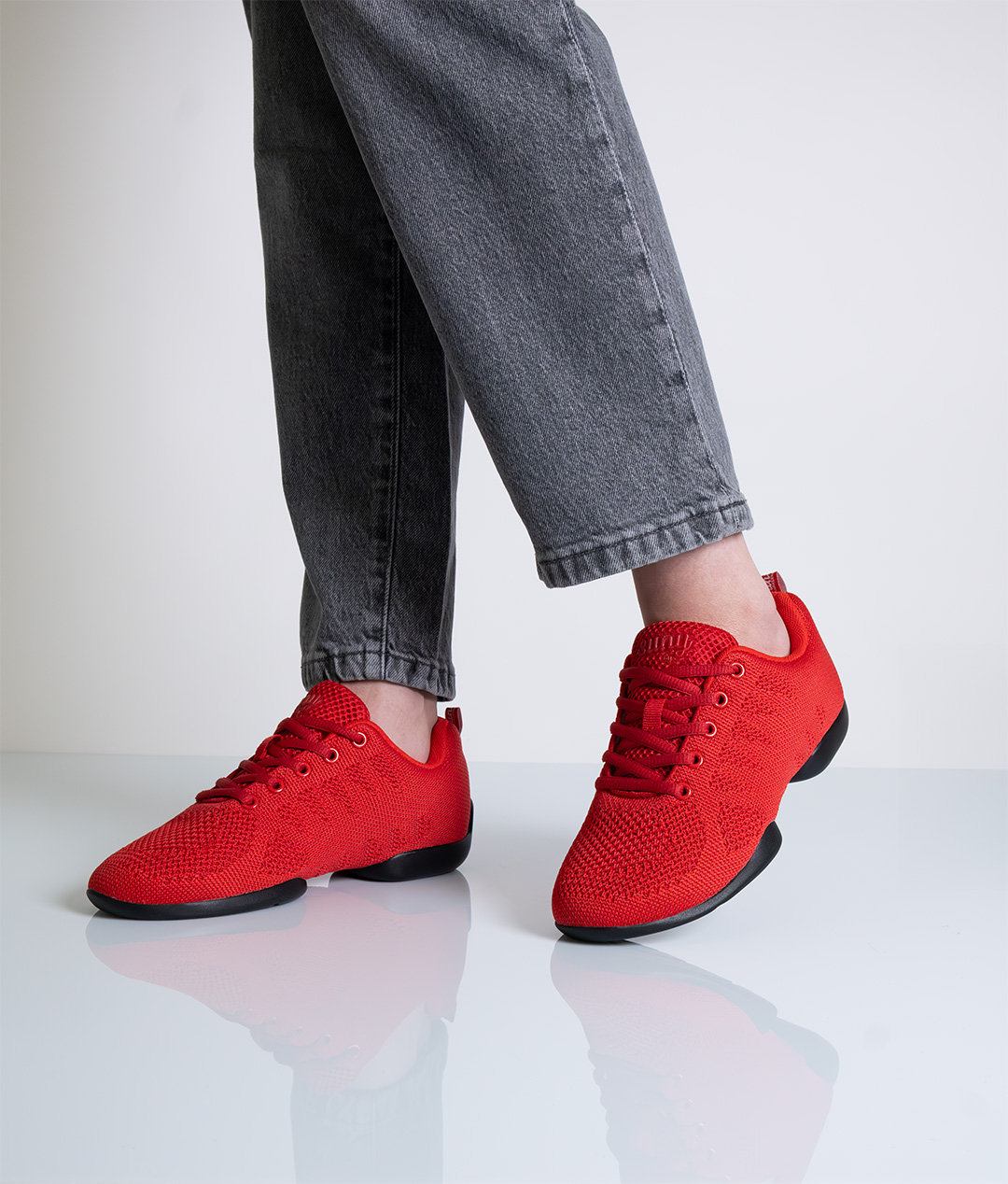 Sneaker 190 Roter Tanzsneaker mit geteilter, schwarzer Sohle zum Schnüren