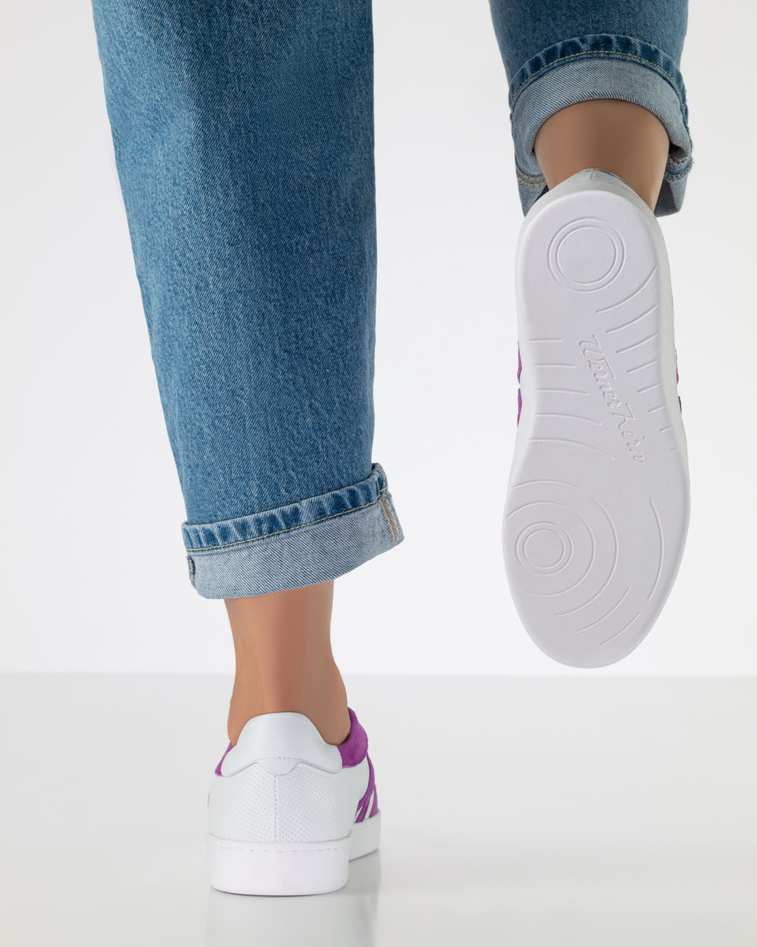Sohle des Tanzsneakers Spring von unten in weiß mit Werner Kern Logo