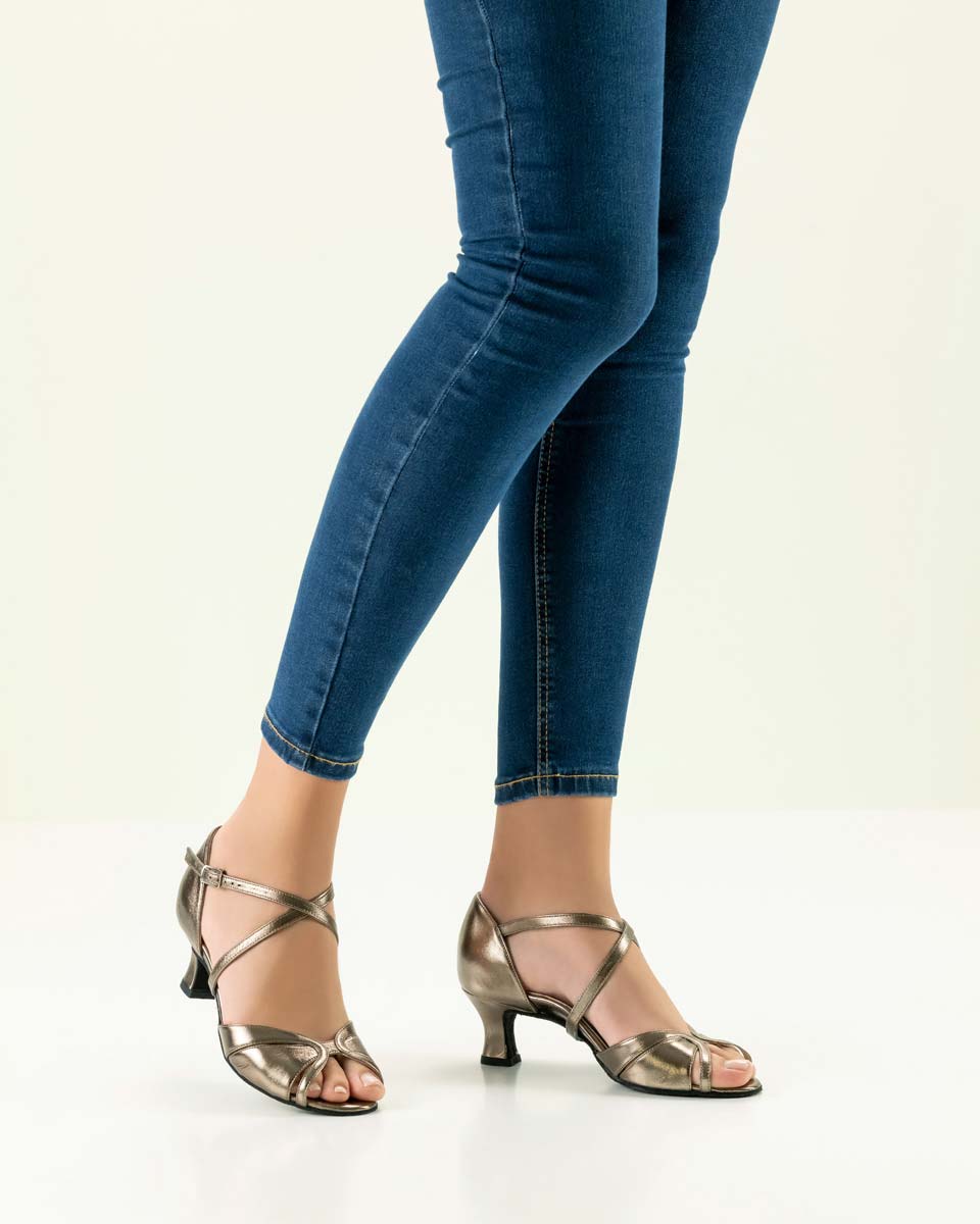 Billy Werner Kern comfort Damentanzschuh in Kombination mit blauer Jeans