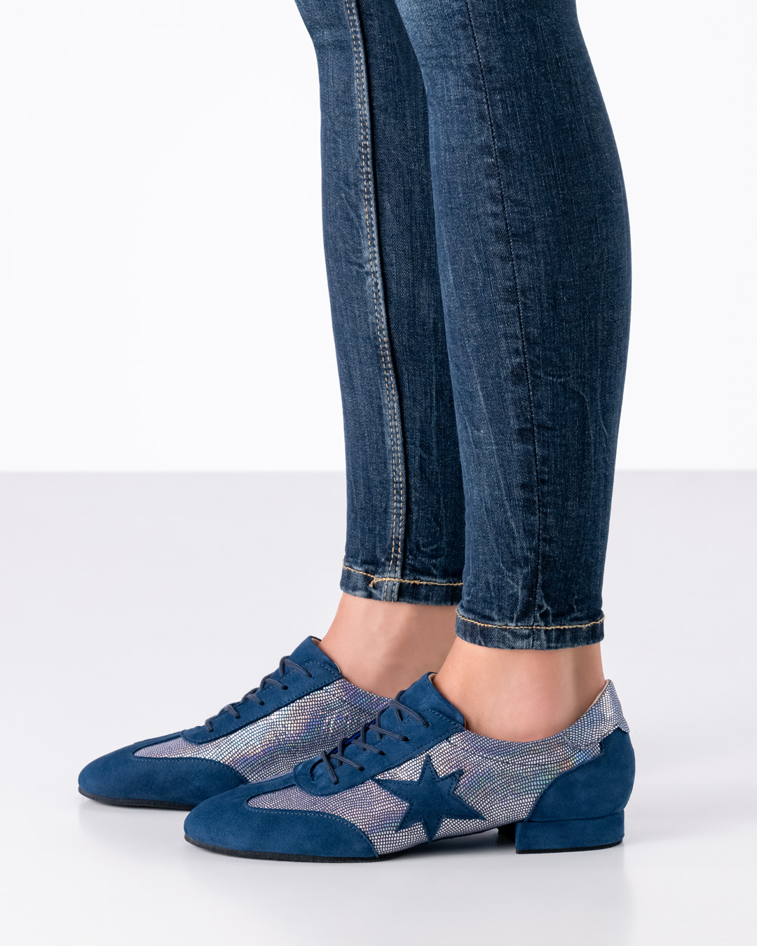 Blauer Trainingstanzschuh im sneakerlook von Werner Kern mit 1,5 cm flachem Absatz