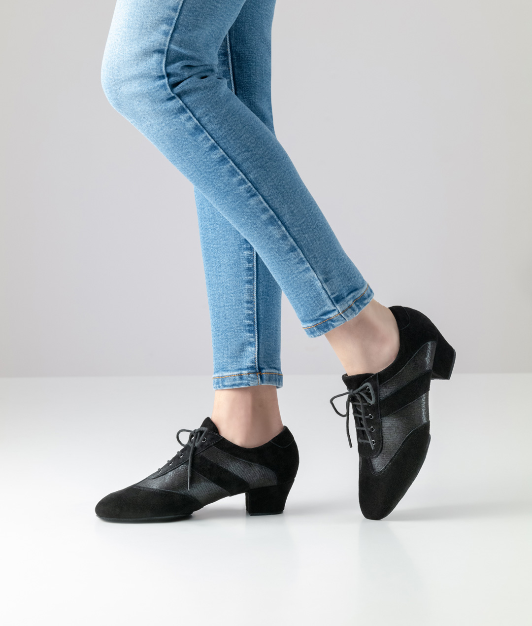 Sandrine Sportlich-eleganter Trainingstanzsneaker mit geteilter Sohle und 3,5 cm Absatz aus Leder von Anna Kern.