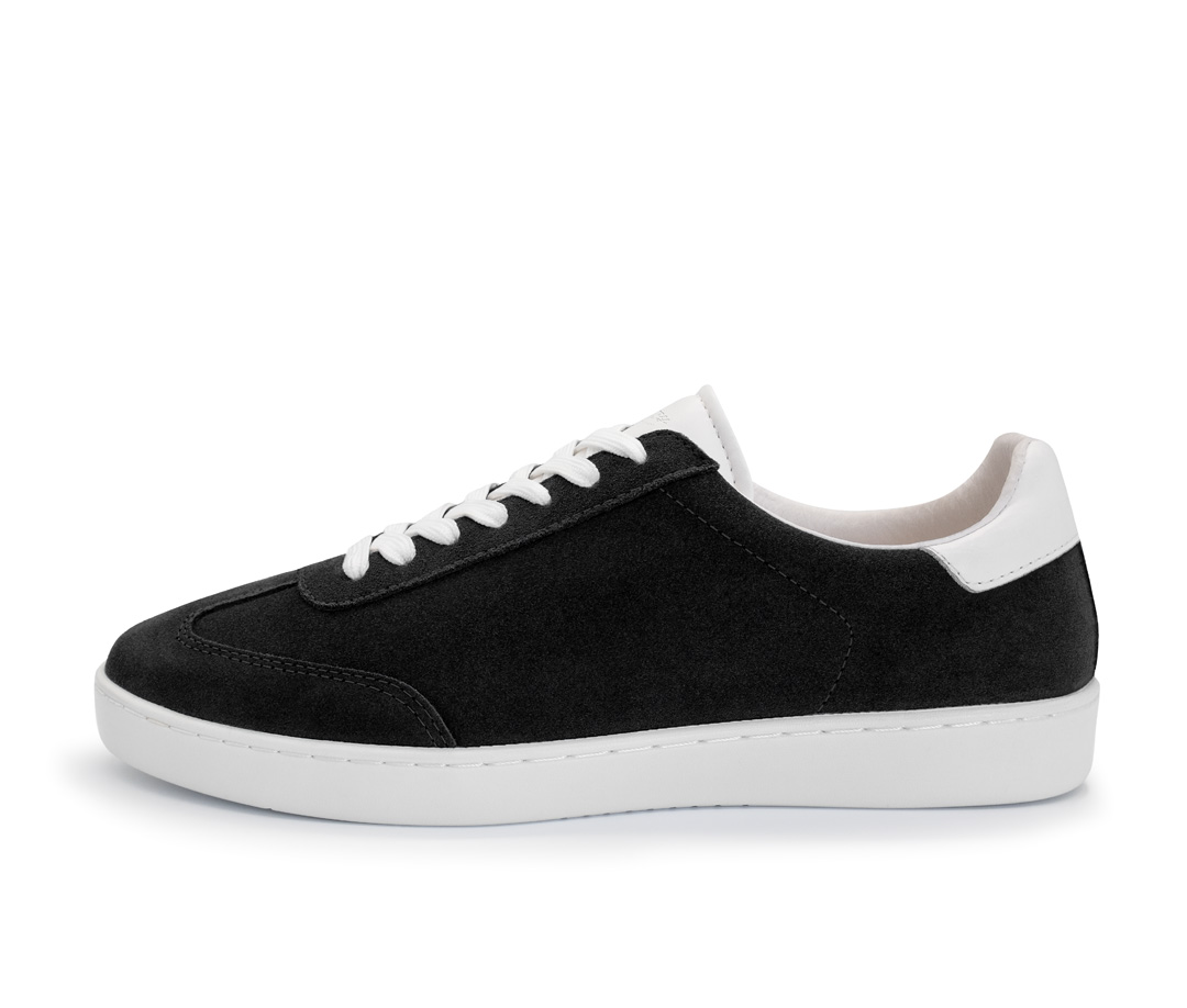 Sneaker 7015 Tanzsneaker für Damen aus schwarzem Velourleder mit weißer PU Sohle 7015 von Anna Kern.