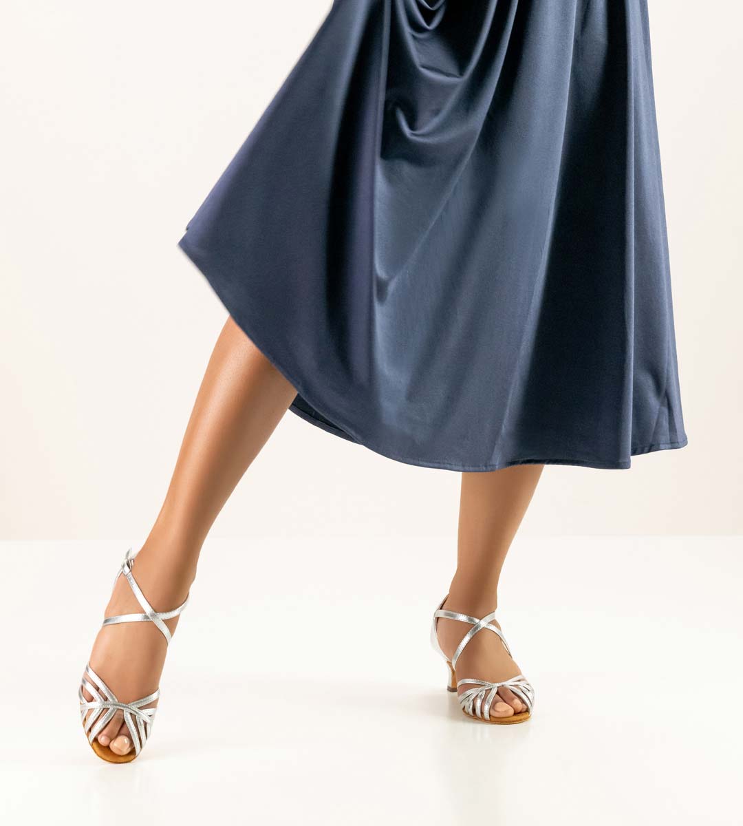 908 silber farbener Anna Kern Damentanzschuh in Leder