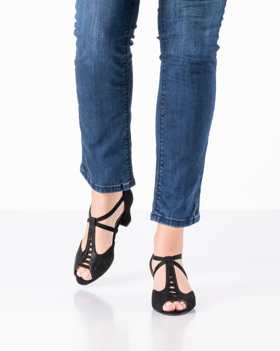 Holly Zeitlose Damen Tanzschuhe - Werner Kern Holly aus Samtziege Glanzvelour mit sich nach oben verjüngendem T-Steg und feinen Cut-Outs für stilvolles Tanzen