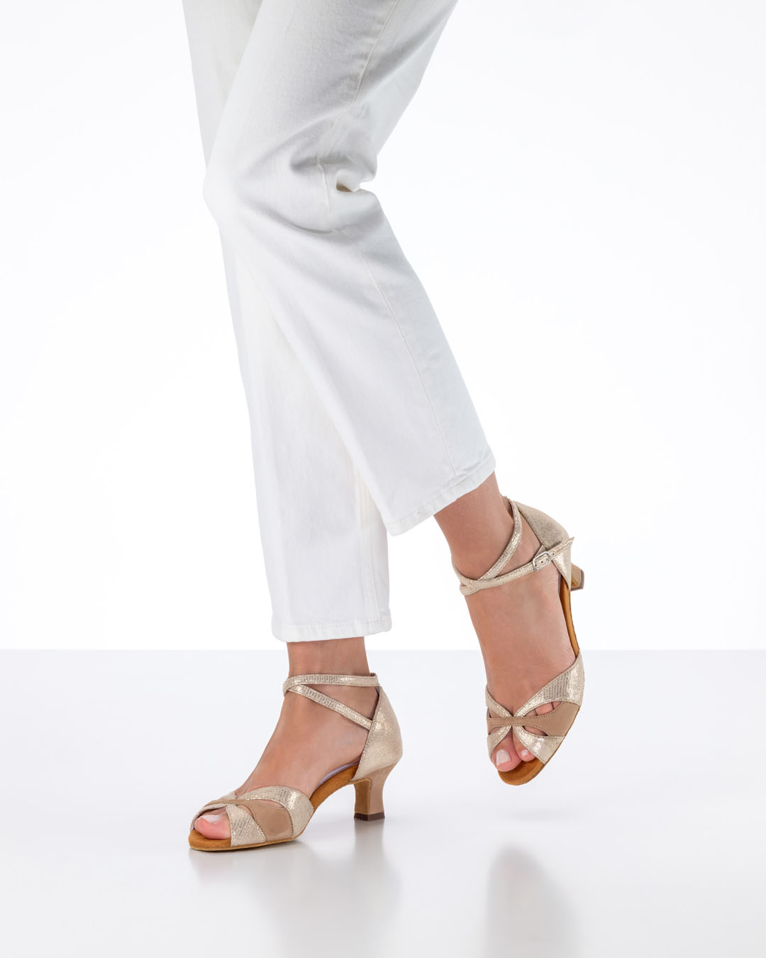 Eunice Tanzsandale in beige-gold mit 5 cm Flare Absatz von Anna Kern