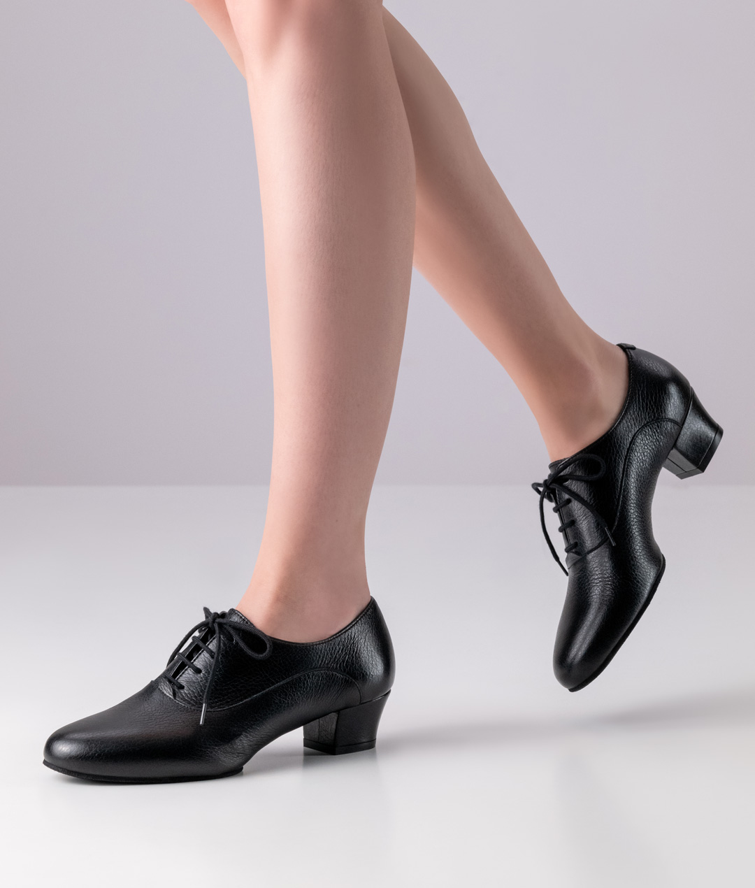 Runa Trainingstanzschuh aus schwarzem Nappaleder mit geteilter Sohle und 3,5 cm Absatz von Werner Kern. Für perfektes Tanztraining.