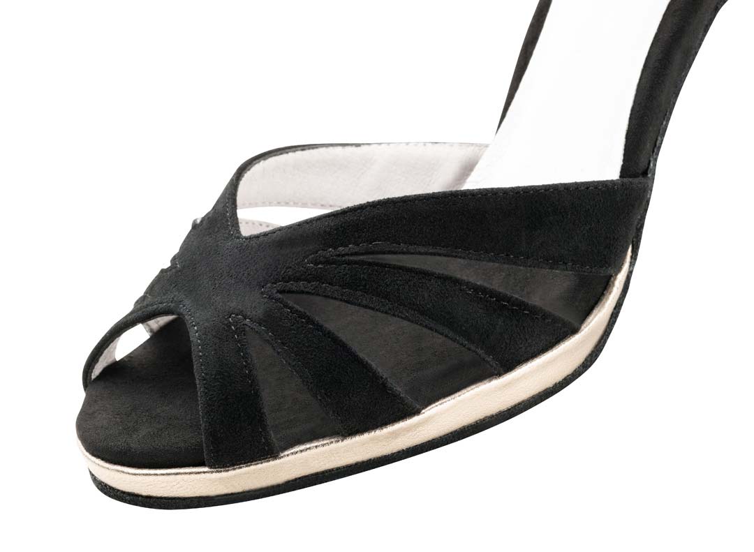 910 Ansicht von vorne vom schwarzem Anna Kern Damentanzschuh
