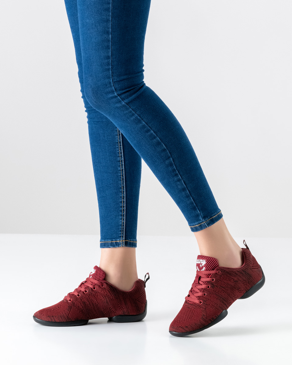 Damentanz Sneaker von Suny in Kombination mit blauer Jeans