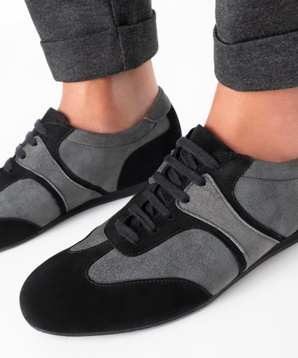 Vollleder Herren Tanzsneaker Parma - Werner Kern in grau-schwarzem Velours, elegante und schlichte Sneaker, sportliche Eleganz mit klaren Linien, herausnehmbares Wechselfußbett für eigene orthopädische Einlagen, fantastisch bequeme Absatzhöhe von 1,5 cm