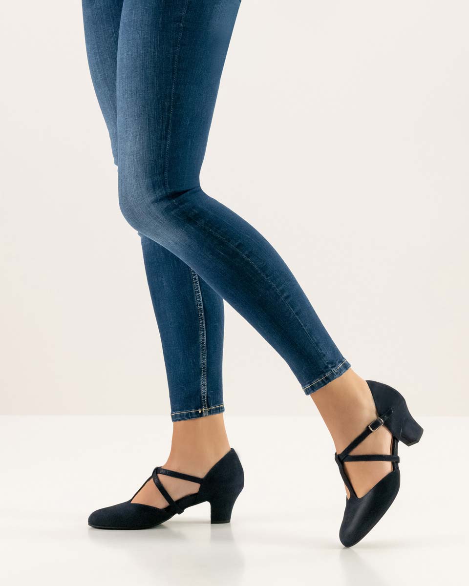 Jessie Werner Kern Damentanzschuh in blau mit blauer Jeans