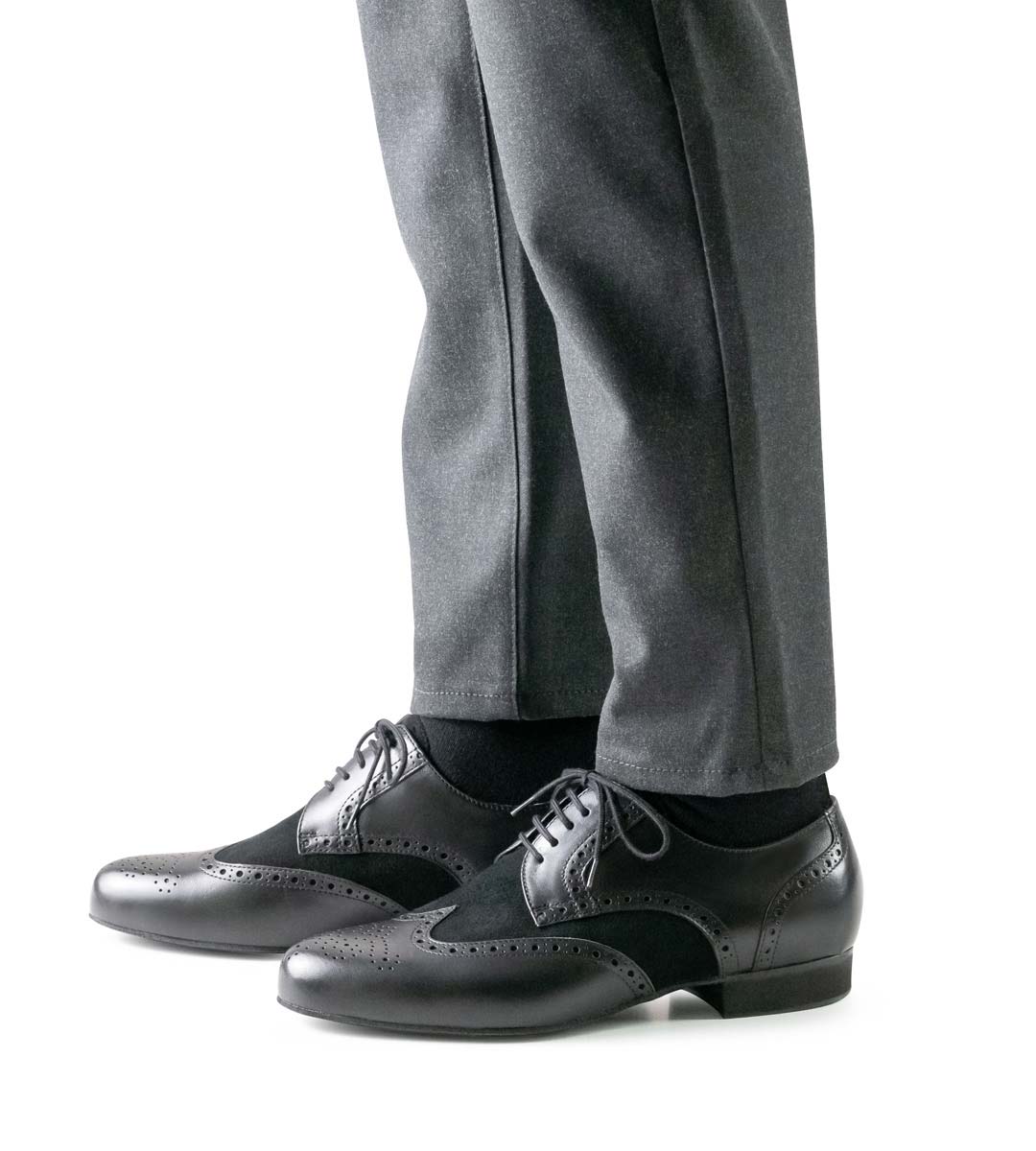 Remo graue Hose in Kombination mit Werner Kern Herrentanzschuh in Velours und Leder
