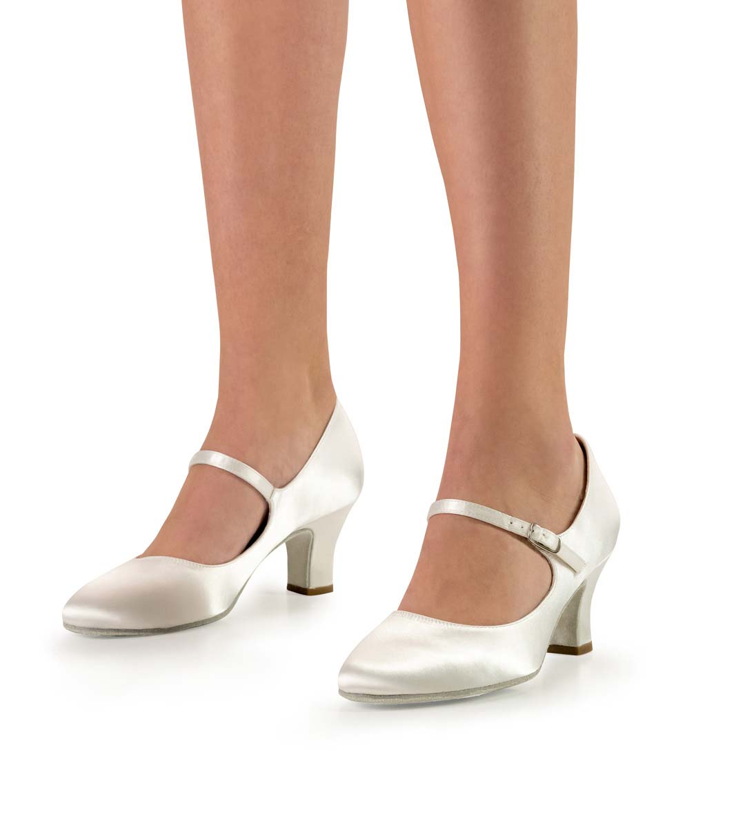 Ashley langes Brautkleid in Kombination mit weißem Werner Kern Brautschuh