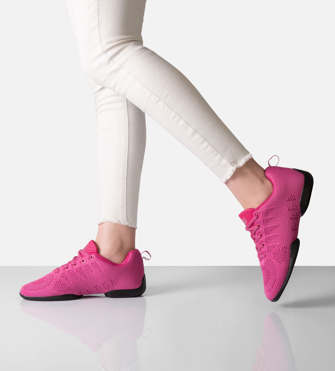 Sneaker 165 Damen Tansneaker 165 in Fuchsia von Suny by Anna Kern, aus feinem Knitting Material mit Split Sole, ideal zum Tanzen auf allen Böden.
