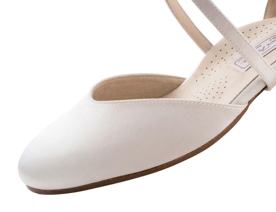 Felice Ansicht im Detail von weißen Werner Kern Brautschuh