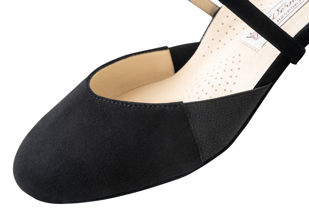 Tanzschuh Ronja - Werner Kern in schwarzem Samtziegenleder, klassisch und unglaublich komfortabel mit individuell einstellbarem Kreuzristriemchen und seitlichem Gummizug, bequeme Absatzhöhe von 3,4 cm