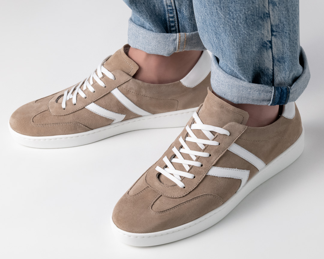 Leichter Tanzsneaker für Herren aus beigem Velourleder von Werner Kern