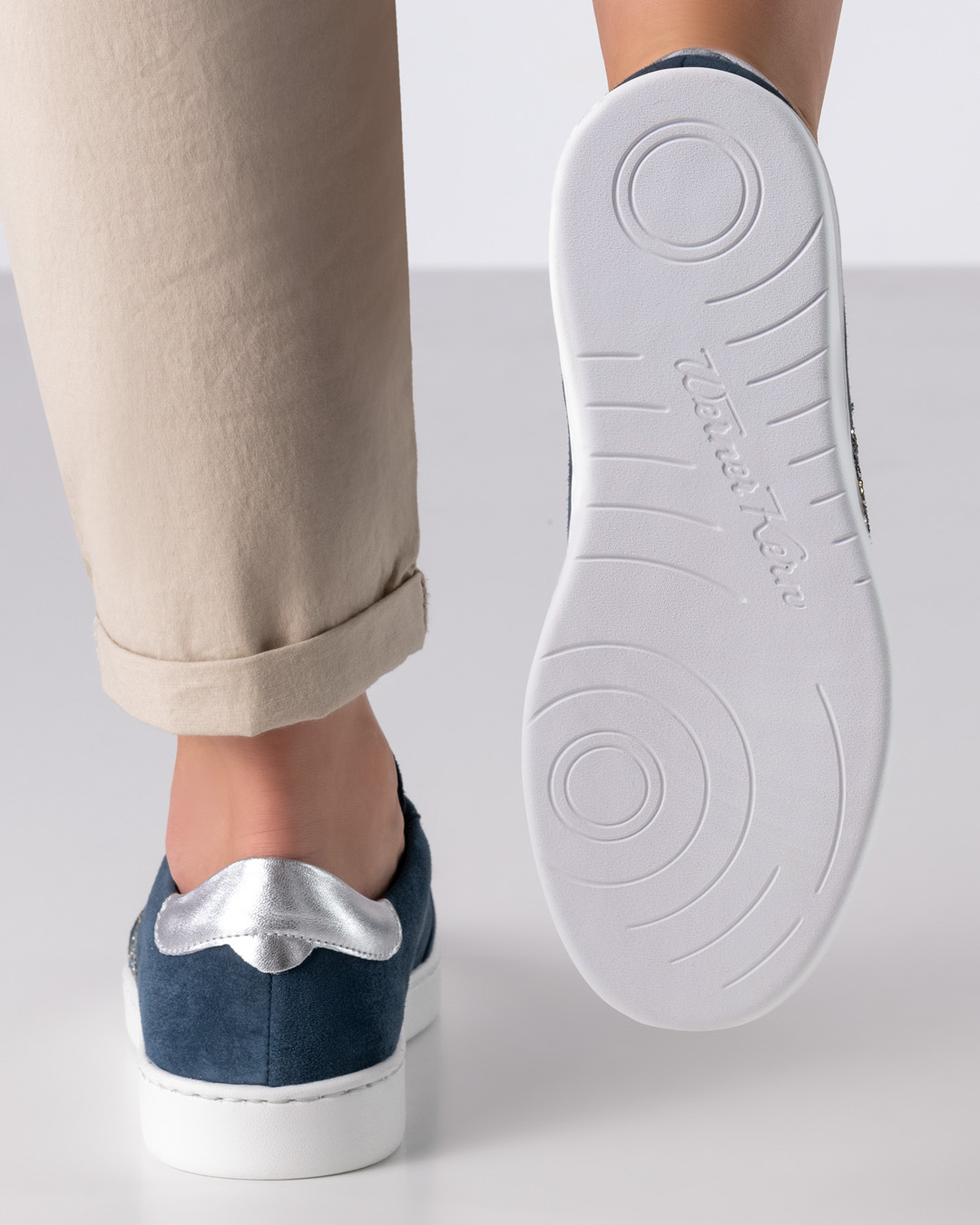 Weiße Tanzschuhsohle von Tanzsneaker Zelda von Anna Kern fürs drinnen und draußen tanzen