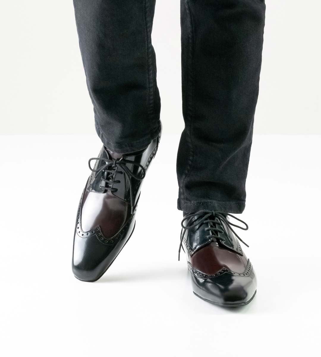 Belgrano Herrentanzschuh von Nueva Epoca für Tango in Verbidnung mit schwarzer Jeans