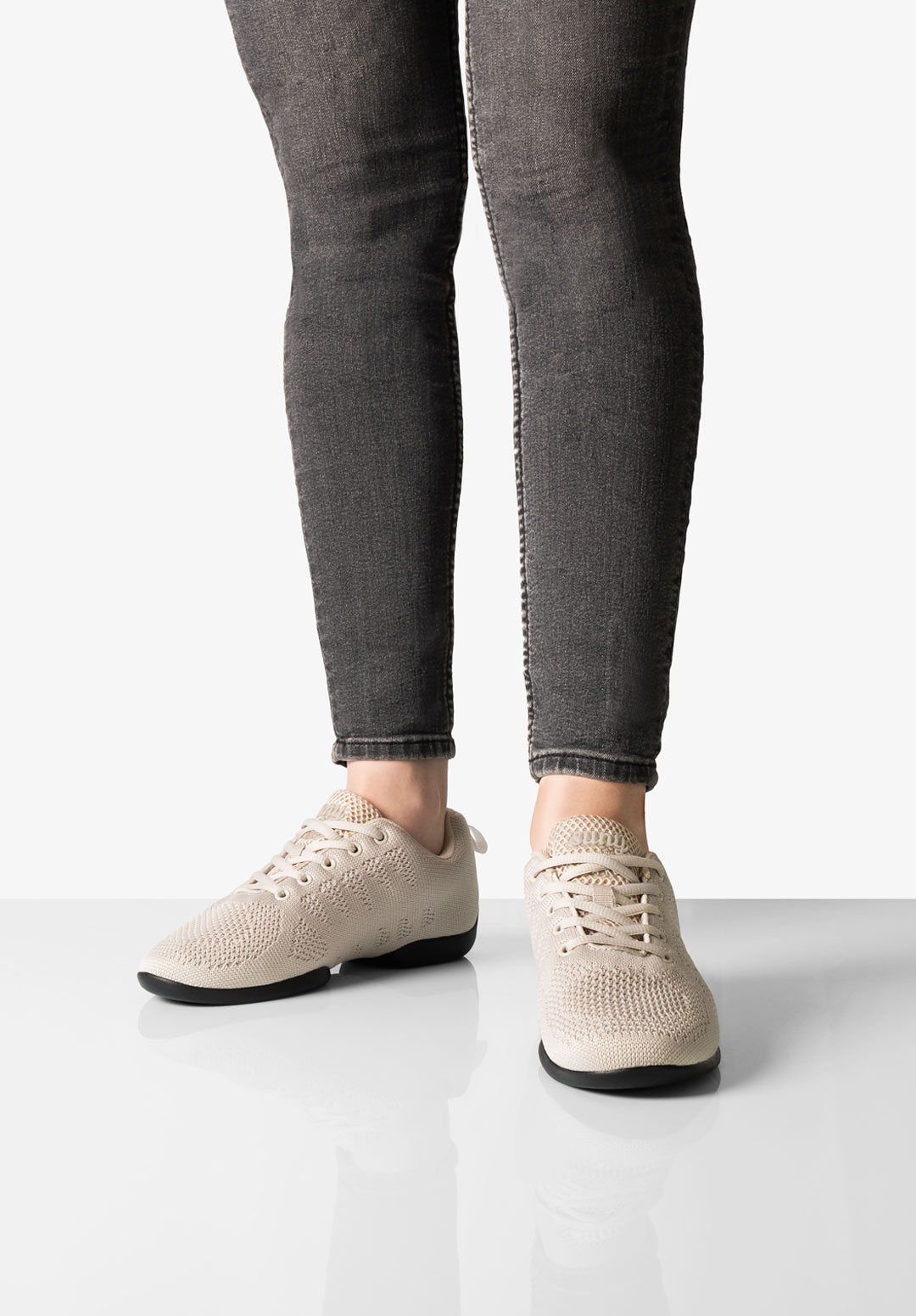 Sneaker 180 Damen Tanzsneaker 180 in Beige von Suny by Anna Kern, aus feinem Knitting Material mit geteilter Sohle, ideal zum Tanzen auf allen Böden.