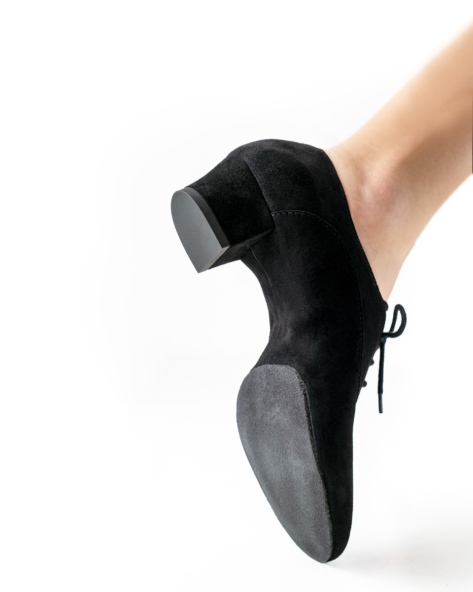 Damen Tanzschuh Runa - Werner Kern in schwarzem Samtziegenleder, sicherer Halt und hohe Flexibilität mit geteilter Sohle und 4xFach Schnürung für Komfort und optimalen Halt, fantastisch bequeme Absatzhöhe von 3,5 cm