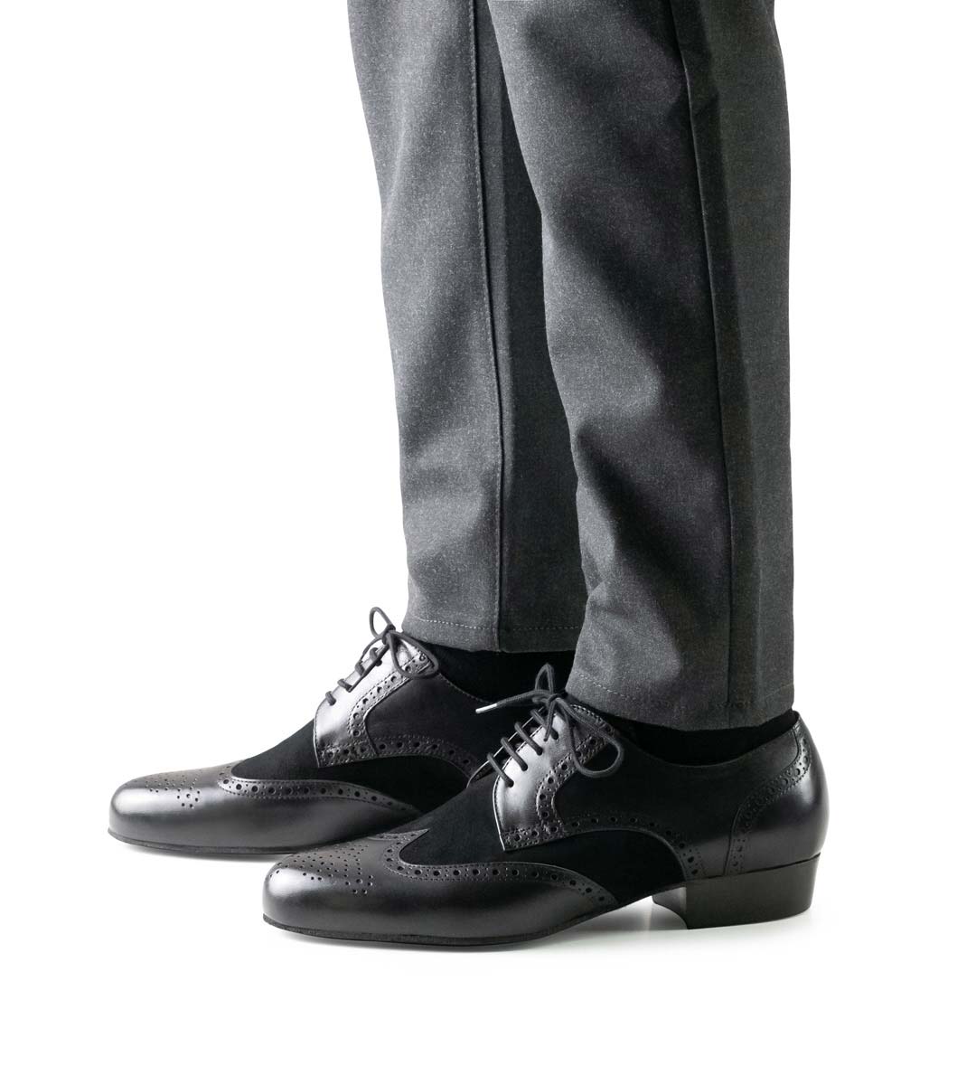 Udine graue Hose in Kombination mit schwarzem Tangoherrenschuh von Werner Kern