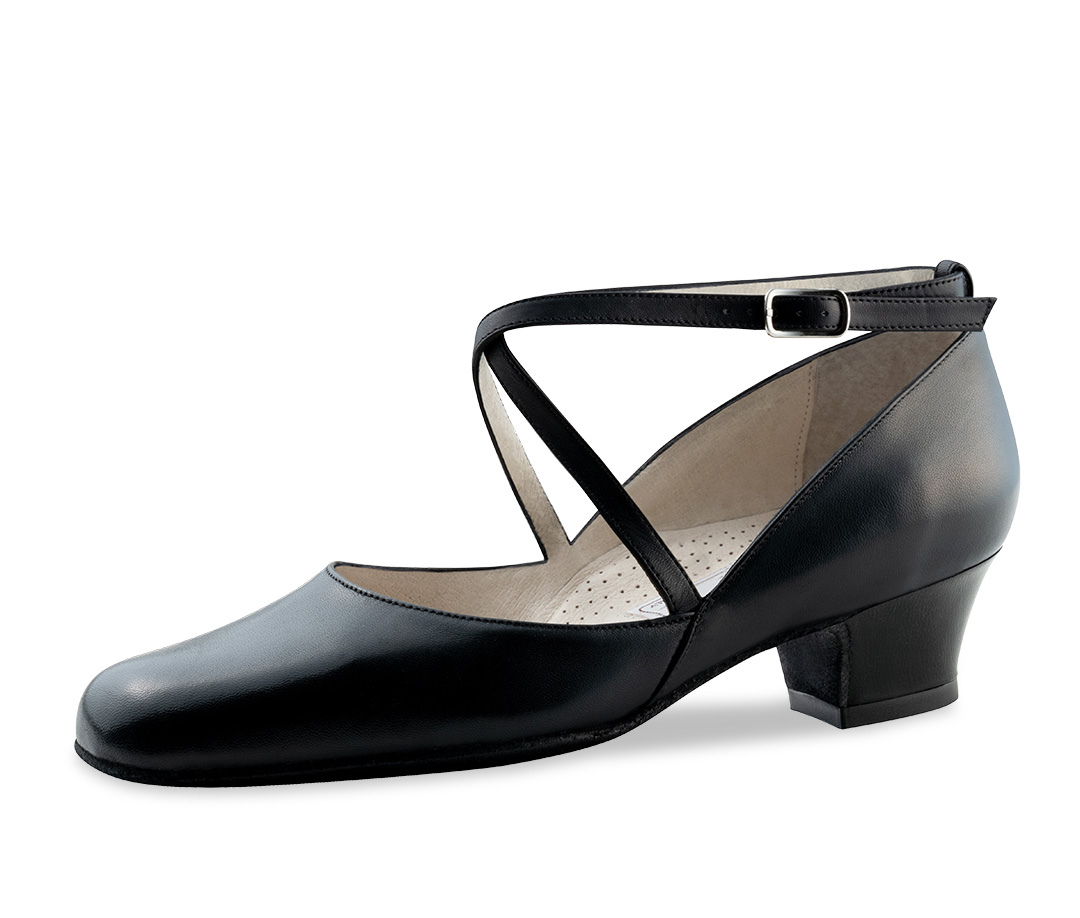 Marion geschlossener Tanzschuh aus schwarzem Nappaleder mit kleinem Blockabsatz und Komfort Passform von Werner Kern