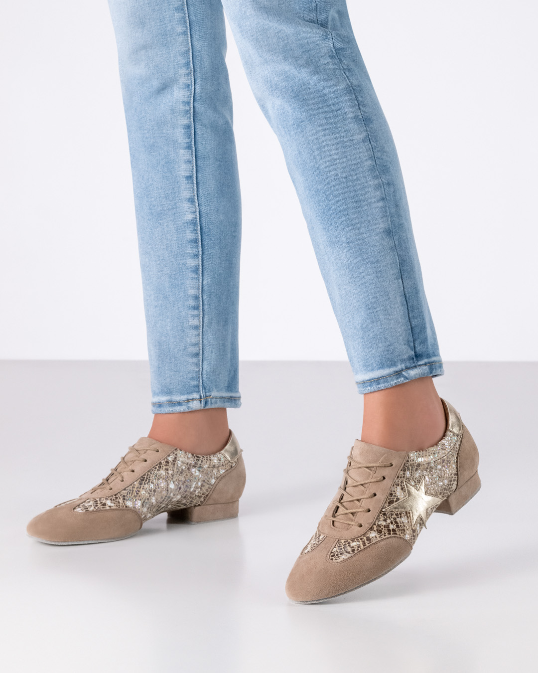 Ariana - COMING SOON Beige-glänzender Trainingstanzschuh zum Schnüren mit geteilter Sohle von Werner KernTrainin