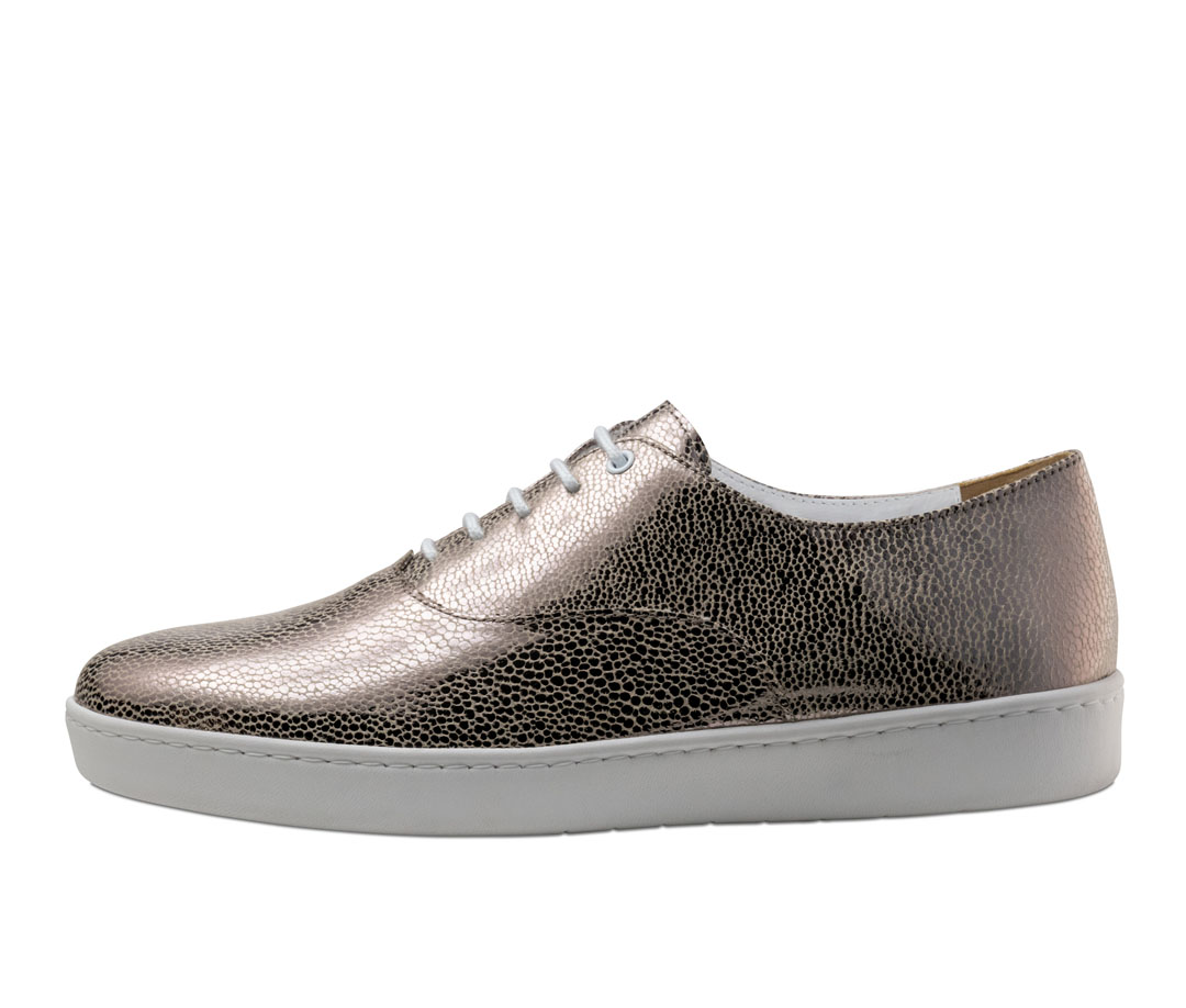 Whitney Glänzender Tanzschuh zum Schnüren für Damen mit Sneakersohle in gold-beige von Werner Kern