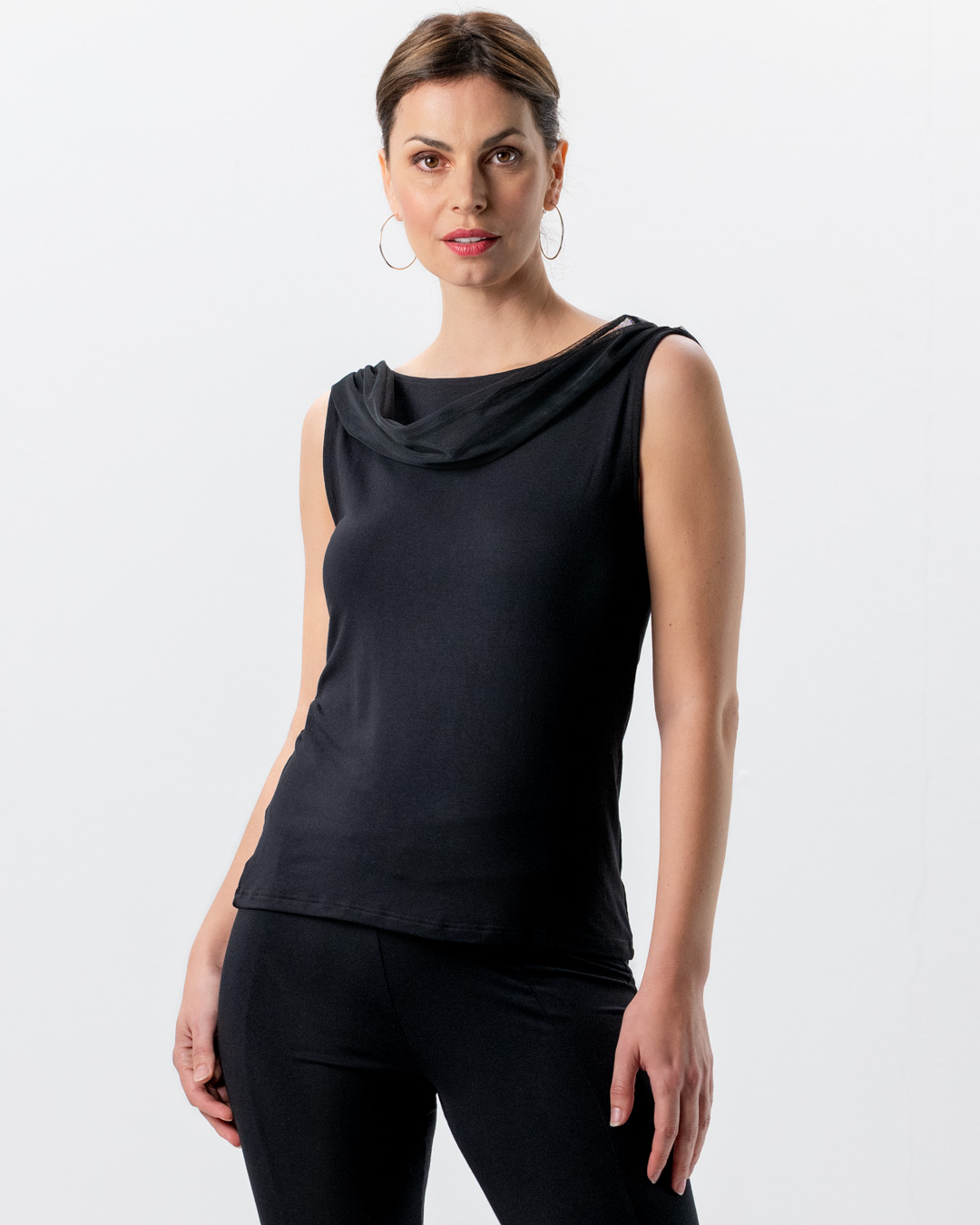 Damen Tanzoberteil Auri in Schwarz – elegantes Bambus-Top mit Rückenausschnitt und Tüll Einsätzen, ideal für Salsa, Tango und andere Tänze.
