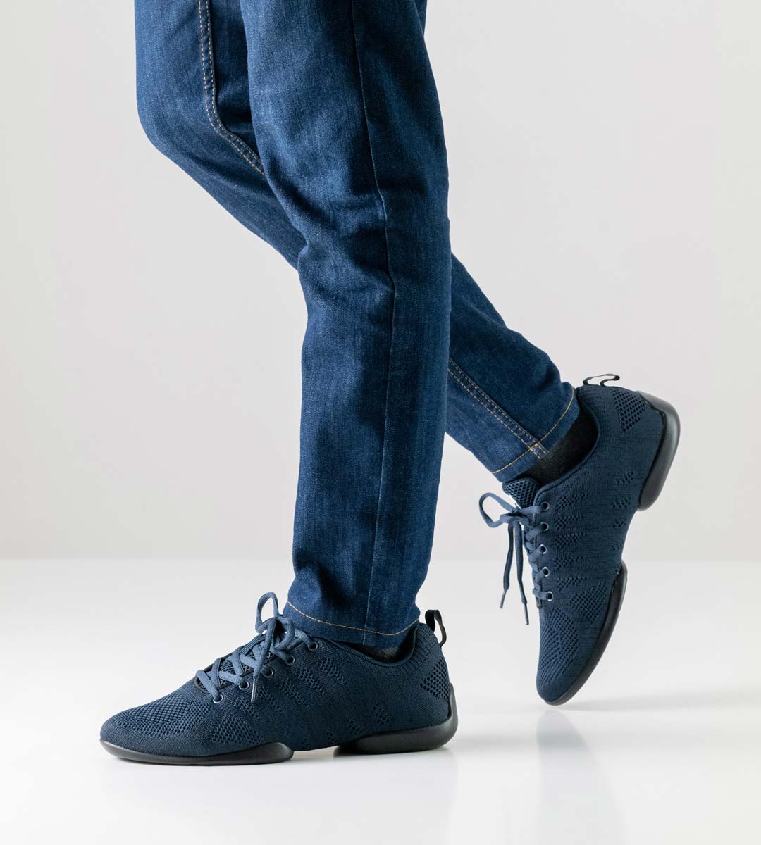 4030 Linedance Sneaker für Herren von Suny in Verbindung mit blauer Jeans