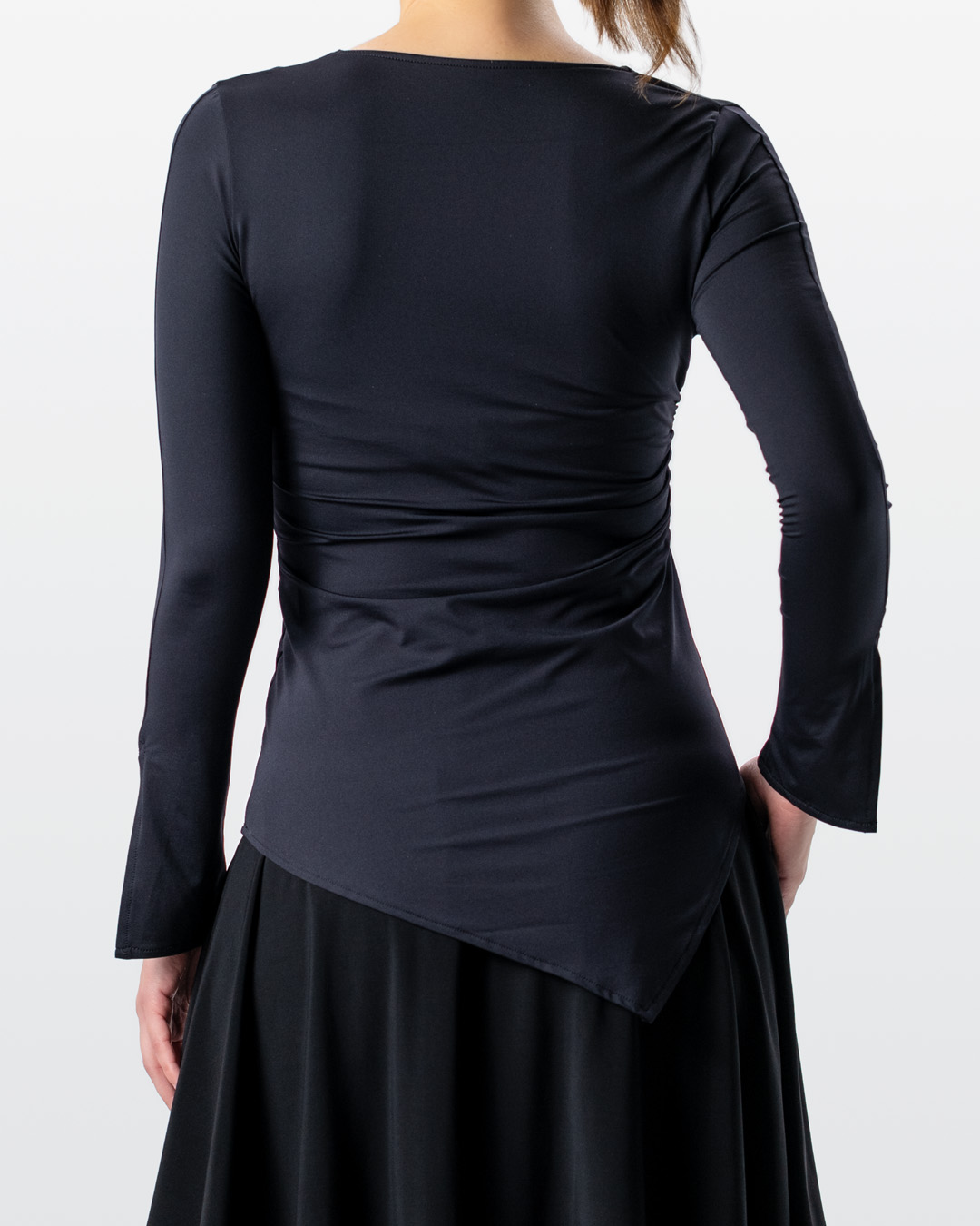 Rückenansicht von asymetrisch geschnittenem Tanzoberteil von Werner Kern in schwarz