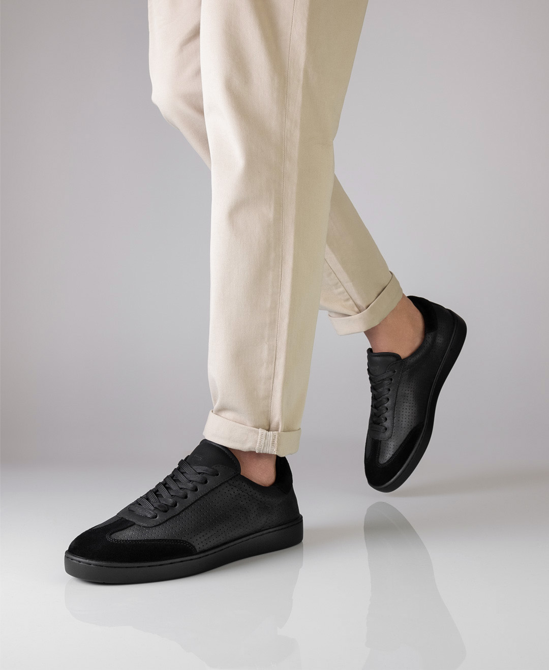 Sneaker 7430 Leichter Herren-Tanzsneaker aus schwarzem Leder mit herausnehmbarer Innensohle von Suny.