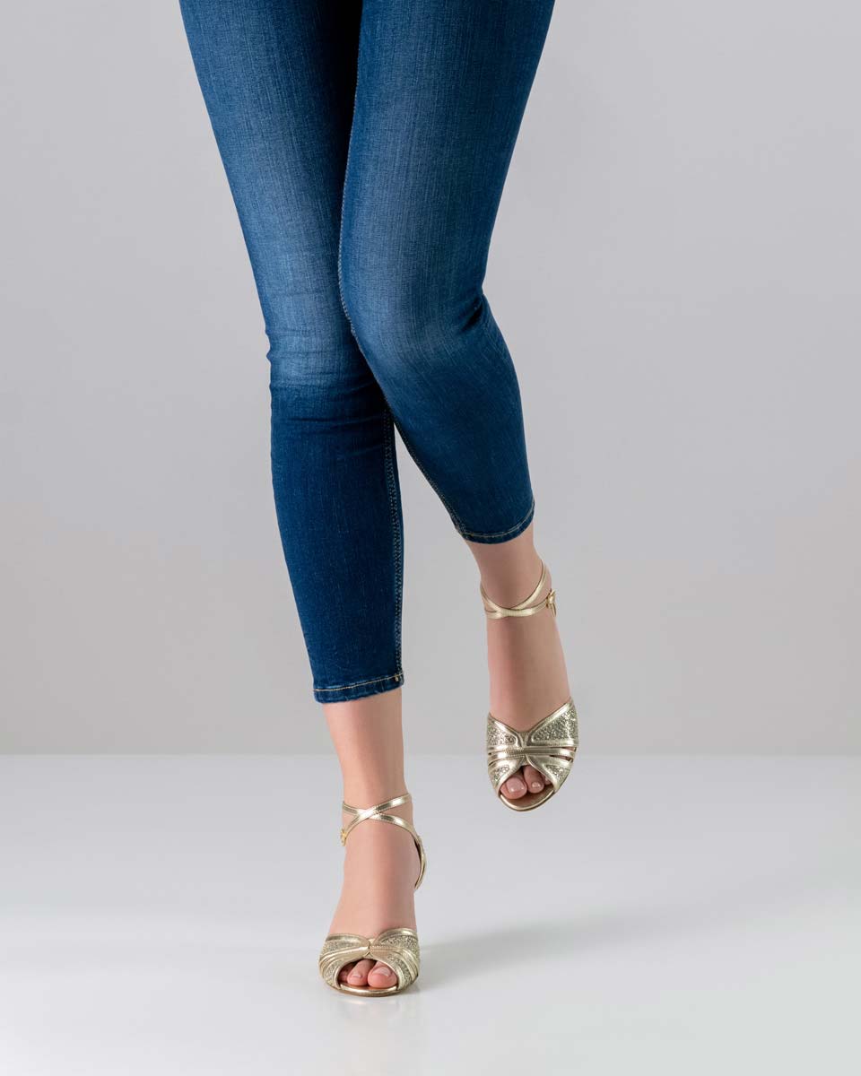 Scarlet Blaue Jeans in Kombination mit 6 cm hohem Damentanzschuh