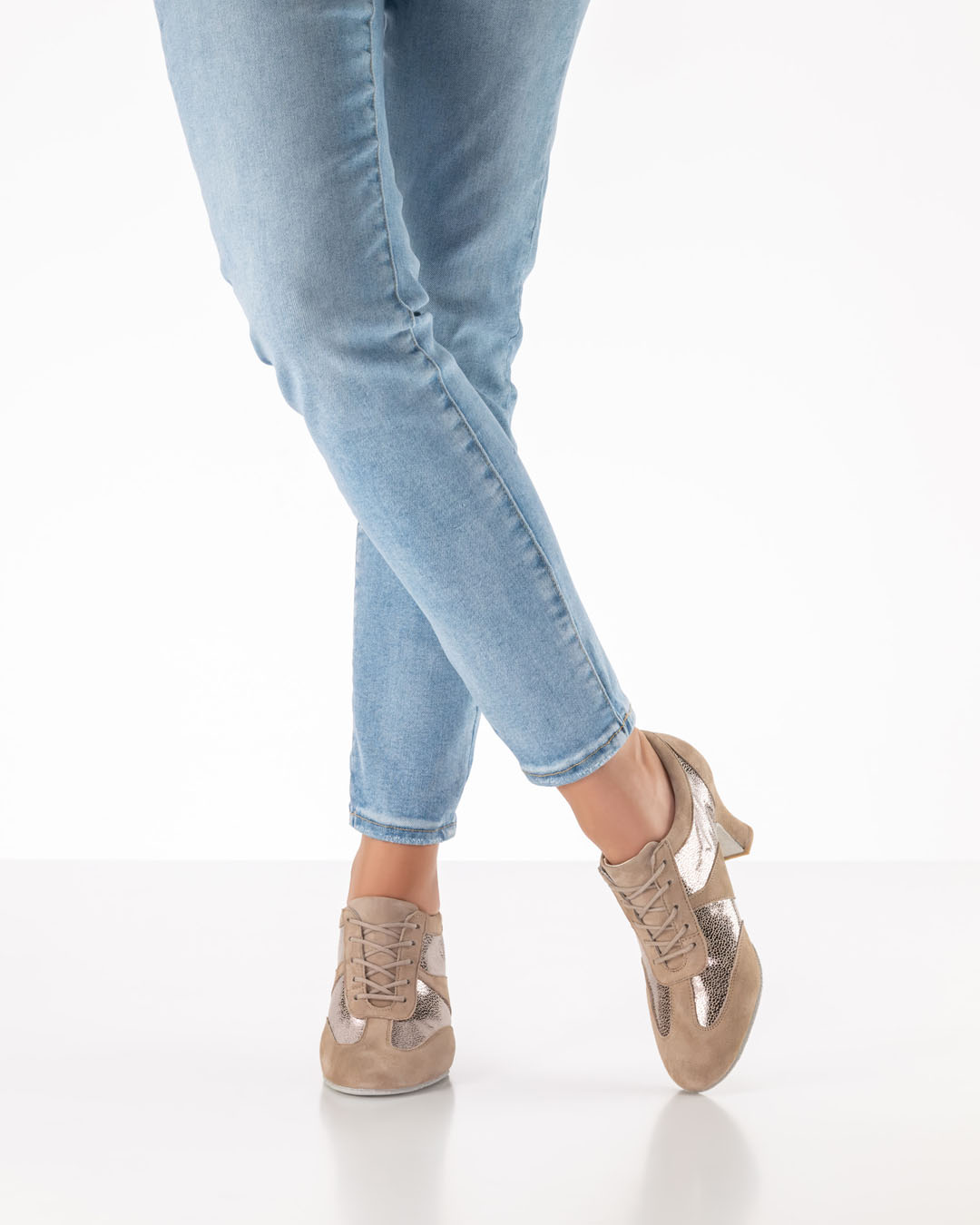 Trainingstanzschuh zum Schnüren in beige-goldenem Leder von Werner Kern mit 6 cm Blockabsatz