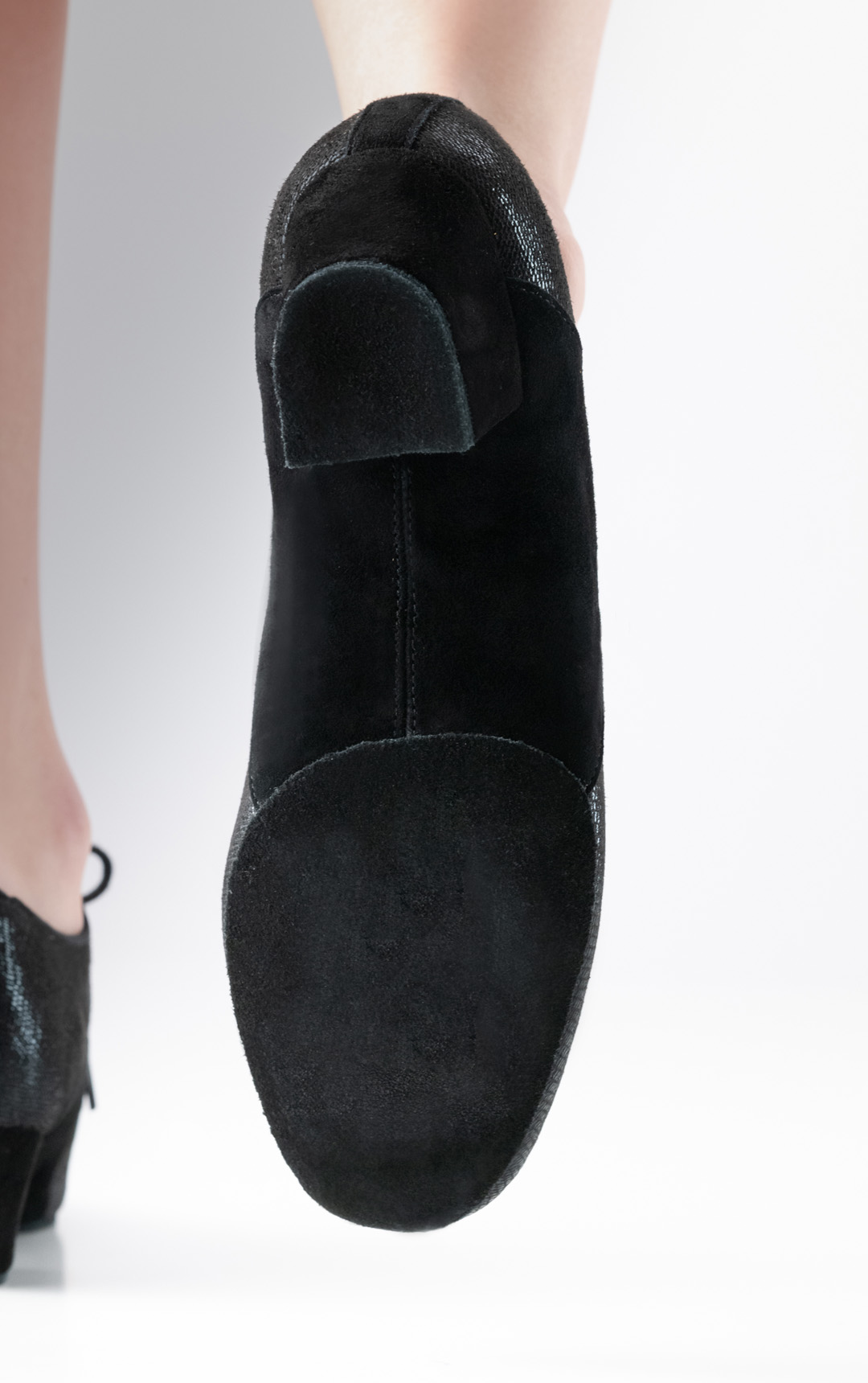 Geteilte Tanzschuhsohle in schwarz beim Trainingsschuh Brienne von Anna Kern