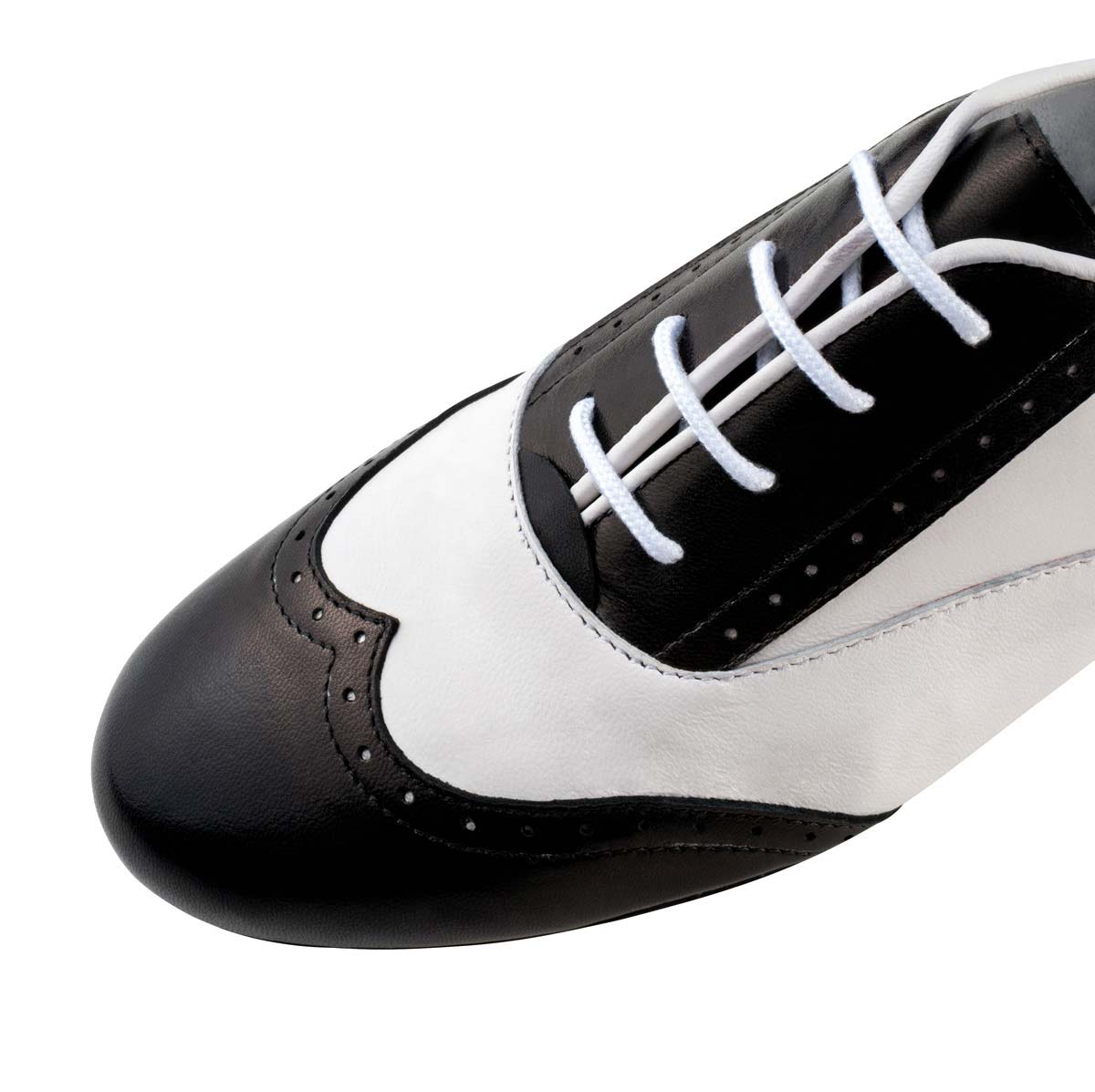 Detailansicht vom schwarz-weißen Leder Damentanzschuh für Swing