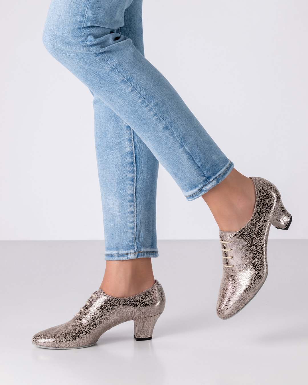 Toller Trainingstanzschuh von Werner Kern zum schnüren und 4,5cm Blockabsatz sowie einer geteilten Sohle