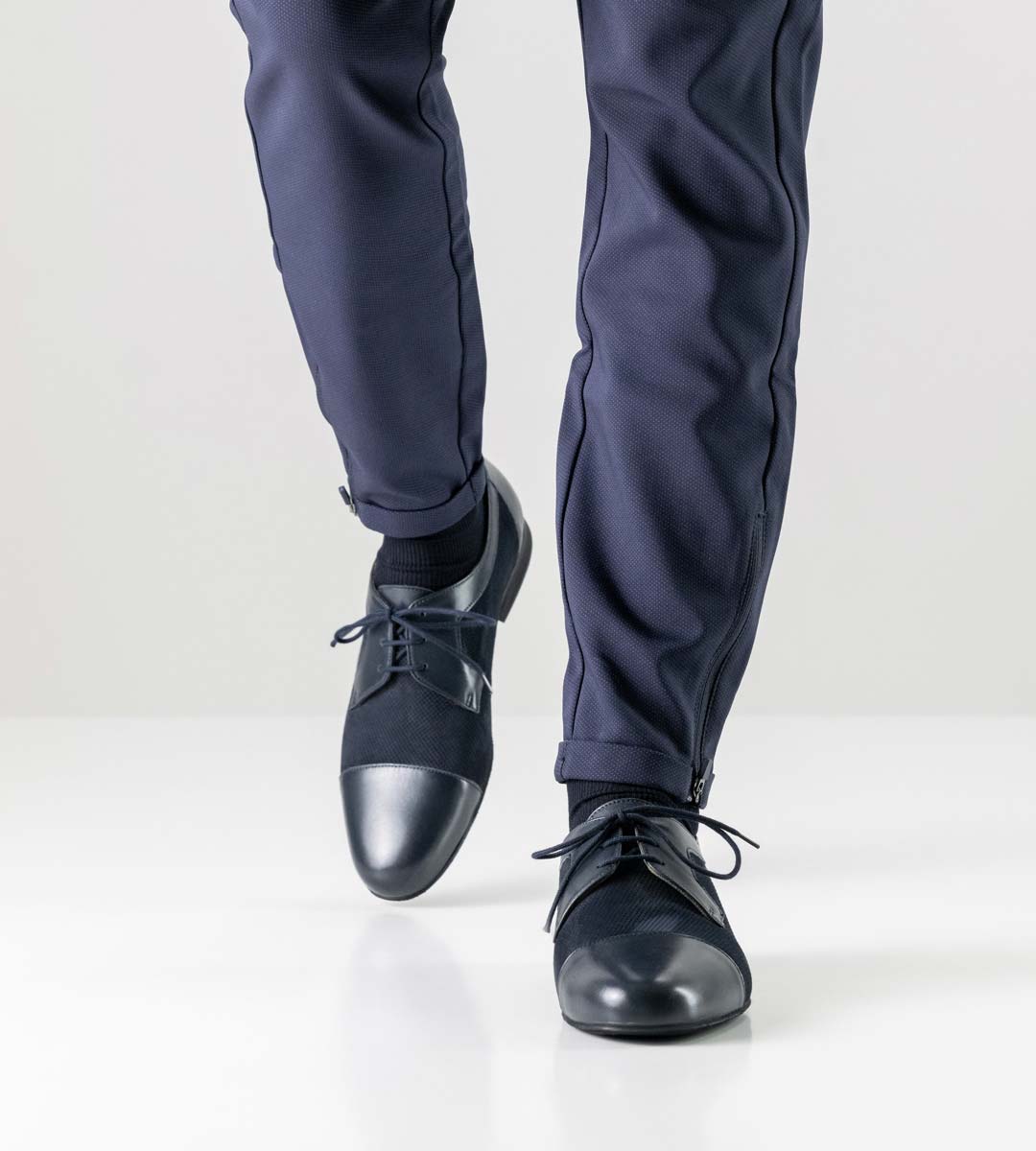 Treviso Leder Velours kombinierter Herrentanzschuh von Werner Kern in Kombination mit blauer Jeans