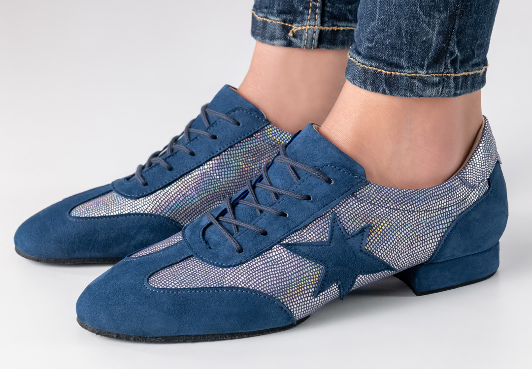Tanztrainingsschuh im Sneakerlook zum Schnüren und appliziertem Sterndetail