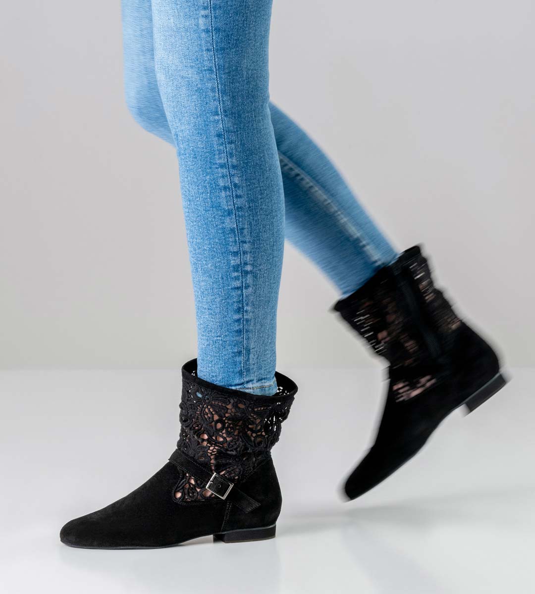 Cocco blaue Jeans in Kombiantion mit 1,5 cm hohem Linedance Tanzstiefel