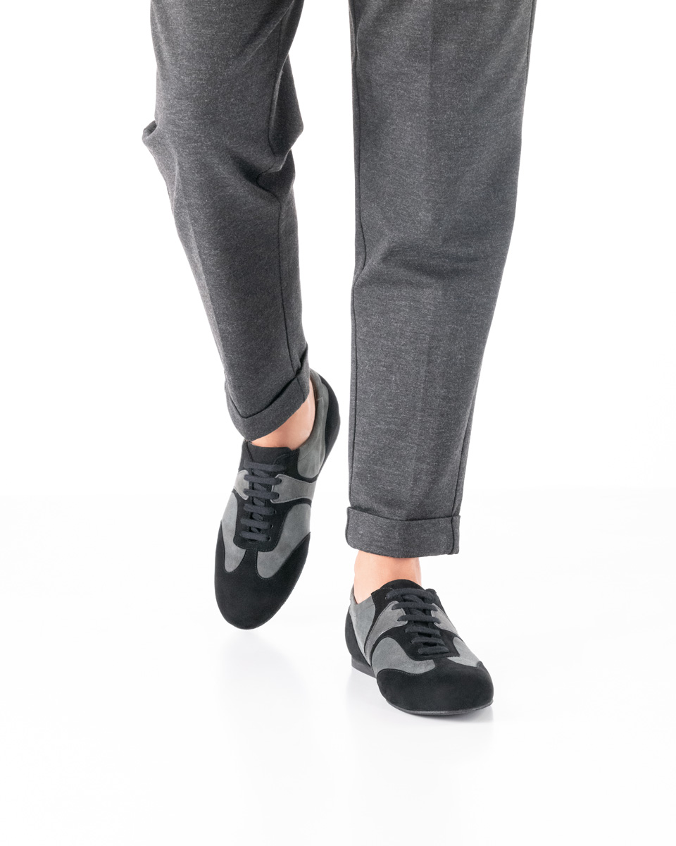 Sneaker Parma für Herren - Werner Kern in grau-schwarzem Velours, elegante und schlichte Vollleder-Sneaker, sportliche Eleganz mit klaren Linien, herausnehmbares Wechselfußbett für eigene orthopädische Einlagen, fantastisch bequeme Absatzhöhe von 1,5 cm