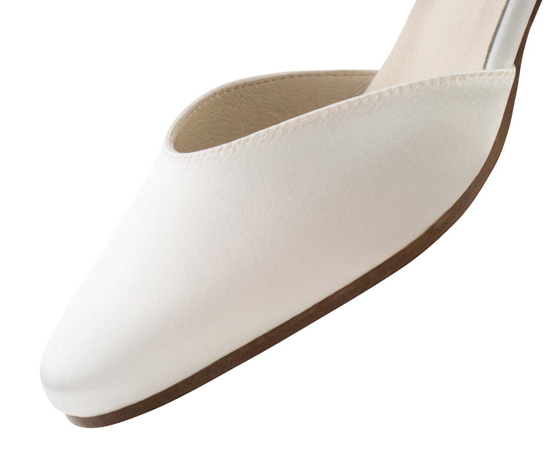 Patty Werner Kern Brautschuh mit Ledersohle in Ansicht von vorne