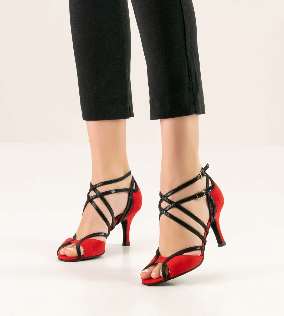 Cosima klassischer Tango Damentanzschuh in schwarz-rot