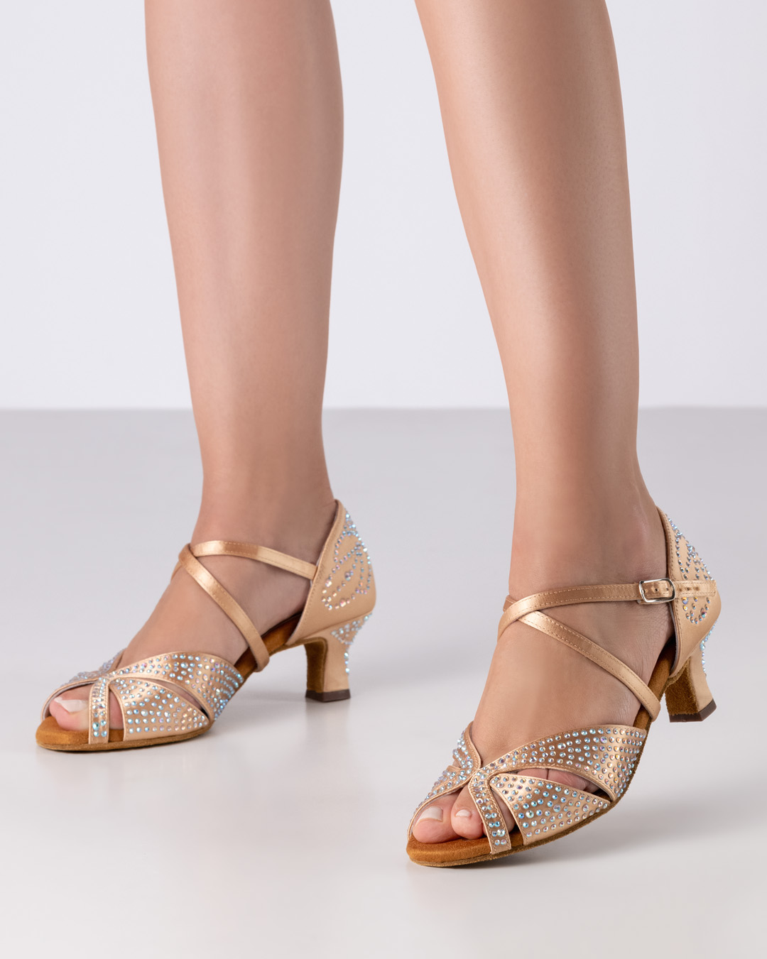 Helle Bronzefarbene Tanzsandalle mit Strasssteinchen und 5 cm Flare-Absatz von Anna Kern