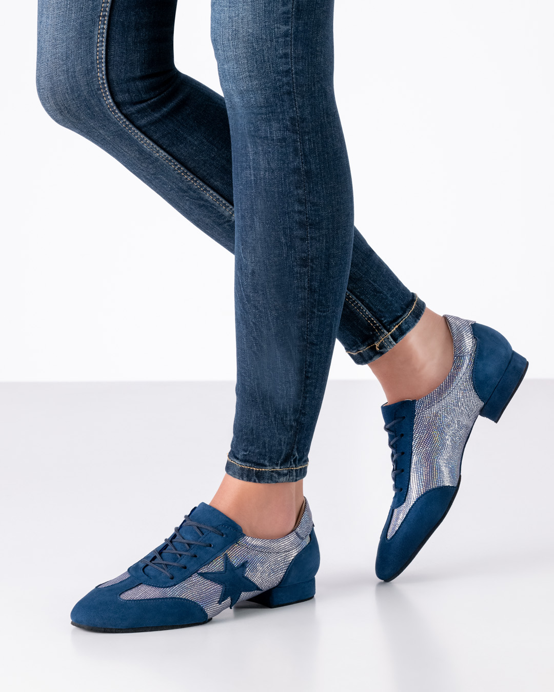 Geschlossener Trainingstanzschuh zum Schnüren von Werner Kern mit geteilter Sohle in blau-silber